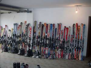 vand skiuri , clapari, snowboarduri si buti