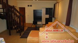 INCHIRIEM APARTAMENT 4 camere,   la mansarda,   ZONA HIPODROM II