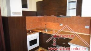 INCHIRIEM APARTAMENT 4 camere,   la mansarda,   ZONA HIPODROM II