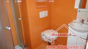 INCHIRIEM APARTAMENT 4 camere,   la mansarda,   ZONA HIPODROM II