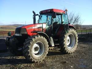 Tractor Case MX135
