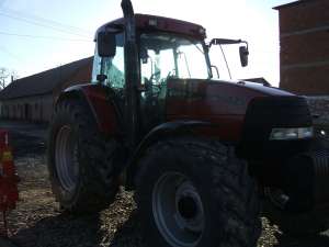 Tractor Case MX135