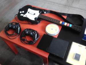 Playstation 2, modat, 2 joystick-uri, chitara