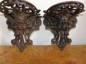 2 DEOSEBITE ETAJERE DIN FONTA DECOR MITOLOGIC