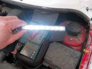 vand benzi de leduri si proiectoare de zi auto