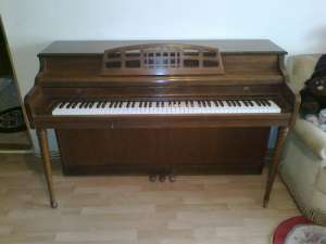 De Vanzare Pianina whitney