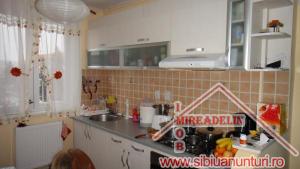 VINDEM APARTAMENT 3 CAMERE,  ZONA MIHAI VITEAZU