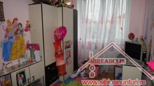 VINDEM APARTAMENT 3 CAMERE,  ZONA MIHAI VITEAZU