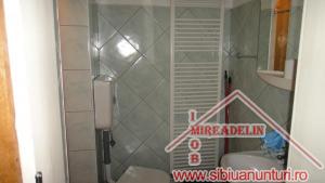 INCHIRIEM APARTAMENT LA CASA,   3 CAMERE,   zona CENTRALA