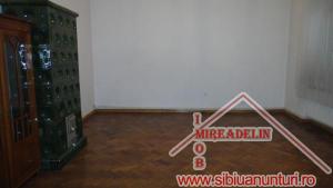 INCHIRIEM APARTAMENT LA CASA,   3 CAMERE,   zona CENTRALA
