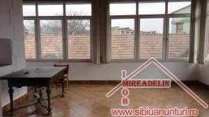 INCHIRIEM APARTAMENT 3 CAMERE,   LA CASA,   zona CENTRALA