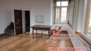 INCHIRIEM APARTAMENT 3 CAMERE,   LA CASA,   zona CENTRALA