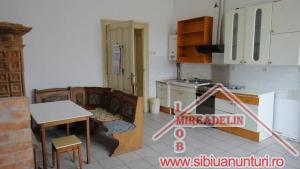 INCHIRIEM APARTAMENT 3 CAMERE,   LA CASA,   zona CENTRALA