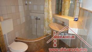 INCHIRIEM APARTAMENT 3 CAMERE,   LA CASA,   zona CENTRALA