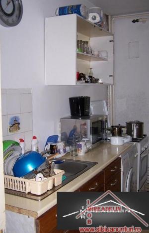 INCHIRIEZ APARTAMENT 2 camere,   zona MIHAI VITEAZU