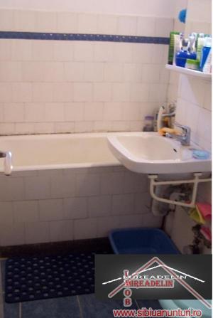 INCHIRIEZ APARTAMENT 2 camere,   zona MIHAI VITEAZU