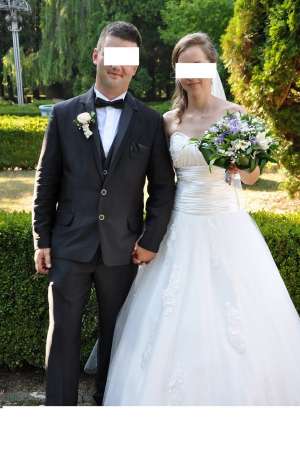 Vand rochie mireasa,      tip bal,      marime reglabila!