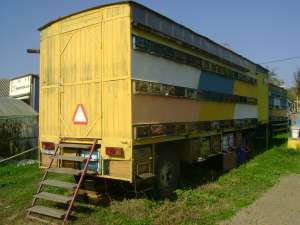 vand pavilion apicol 102 locuri(cutii)