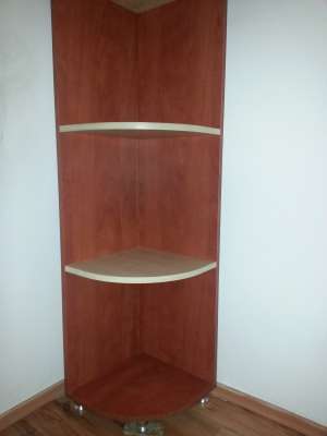 vand etajera coltara
