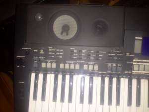 vand urgent yamaha psr s550 cu stic