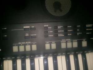 vand urgent yamaha psr s550 cu stic