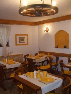 Echipamente restaurant bucatarie vesela mobilier