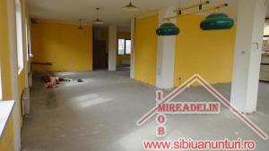 INCHIRIEZ SPATIU COMERCIAL,   150 mp,   zona  CIRESICA