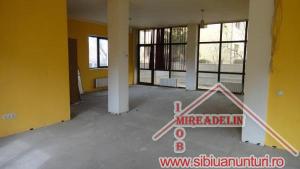 INCHIRIEZ SPATIU COMERCIAL,   150 mp,   zona  CIRESICA