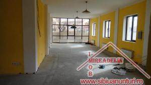 INCHIRIEZ SPATIU COMERCIAL,   150 mp,   zona  CIRESICA