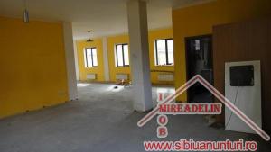 INCHIRIEZ SPATIU COMERCIAL,   150 mp,   zona  CIRESICA