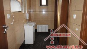 INCHIRIEZ SPATIU COMERCIAL,   150 mp,   zona  CIRESICA
