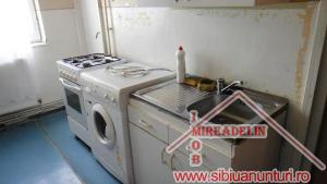 INCHIRIEZ APARTAMENT 2 CAMERE ZONA RAHOVEI