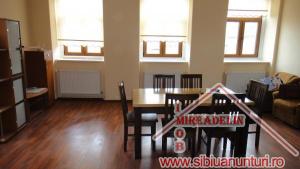INCHIRIEM APARTAMENT LA CASA,  3 CAMERE,  ULTRACENTRAL