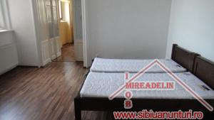 INCHIRIEM APARTAMENT LA CASA,  3 CAMERE,  ULTRACENTRAL