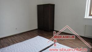 INCHIRIEM APARTAMENT LA CASA,  3 CAMERE,  ULTRACENTRAL