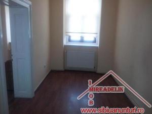 INCHIRIEM APARTAMENT LA CASA,  3 CAMERE,  ULTRACENTRAL