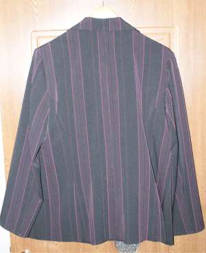 Vand costum dama culoare negru cu dungi,   NOU,  marimea 48