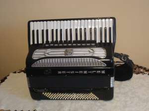 vand acordeon weltmeister supita in satre foarte buna