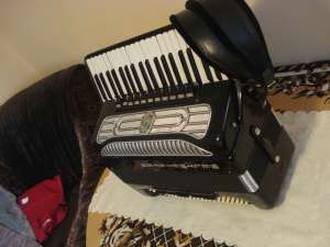 vand acordeon weltmeister supita in satre foarte buna