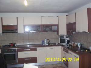 VIND CASA CU ETAJ SAU SCHIMB CU APARTAMENT 3 CAMERE+DIFERETA ALCATUITA DIN:3 DORMITOARE, LIVING, BUC