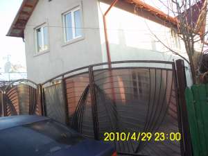 VIND CASA CU ETAJ SAU SCHIMB CU APARTAMENT 3 CAMERE+DIFERETA ALCATUITA DIN:3 DORMITOARE, LIVING, BUC