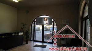 INCHIRIEZ SPATIU COMERCIAL,   47 mp,   zona  HIPODROM I