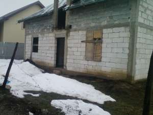 Vand casa la rosu in spate la CPL-MARGINENI