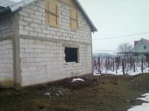 Vand casa la rosu in spate la CPL-MARGINENI