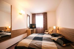 Apartament nou,  complet mobilat in Rin Hotel