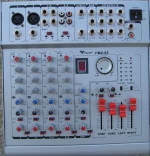 sistem format din 2 boxe pasive de 400 W/buc. si mixer activ 2x210W. folosite foarte putin pentru ca