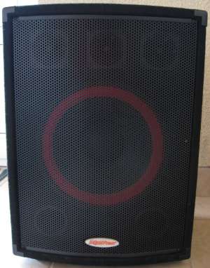 sistem format din 2 boxe pasive de 400 W/buc. si mixer activ 2x210W. folosite foarte putin pentru ca