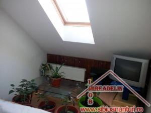 VAND APARTAMENT LA MANSARDA PE 2 NIVELE TEREZIAN