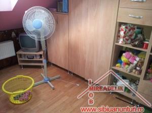 VAND APARTAMENT LA MANSARDA PE 2 NIVELE TEREZIAN