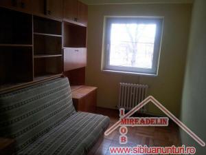 Inchiriez apartament 3 camere zona Terezian